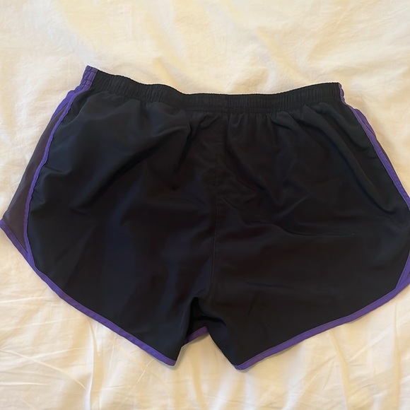 Nike tempo shorts - Picture 2 of 3